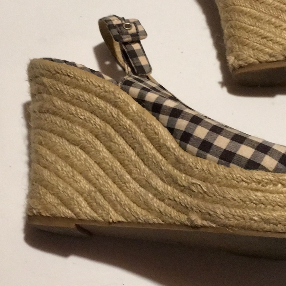 Shoes - Picture 4 of 4